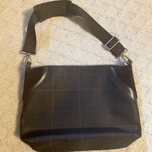 Sale🌼🌸Burberry style bag believe real but 2nd owner barely used suede /rivets